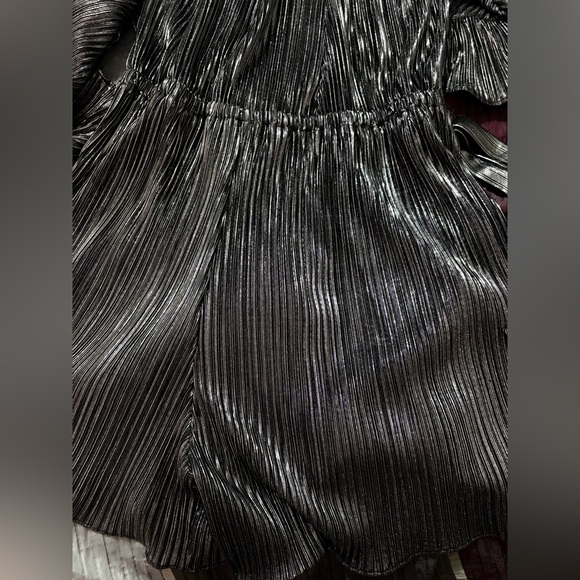 Bundle 2 for $30. Elegant Metallic Pleated Romper. Size Medium. - Picture 4 of 11